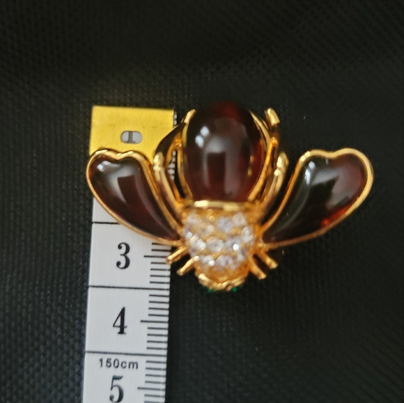 Joan Rivers Brooch - Picture 5 of 7